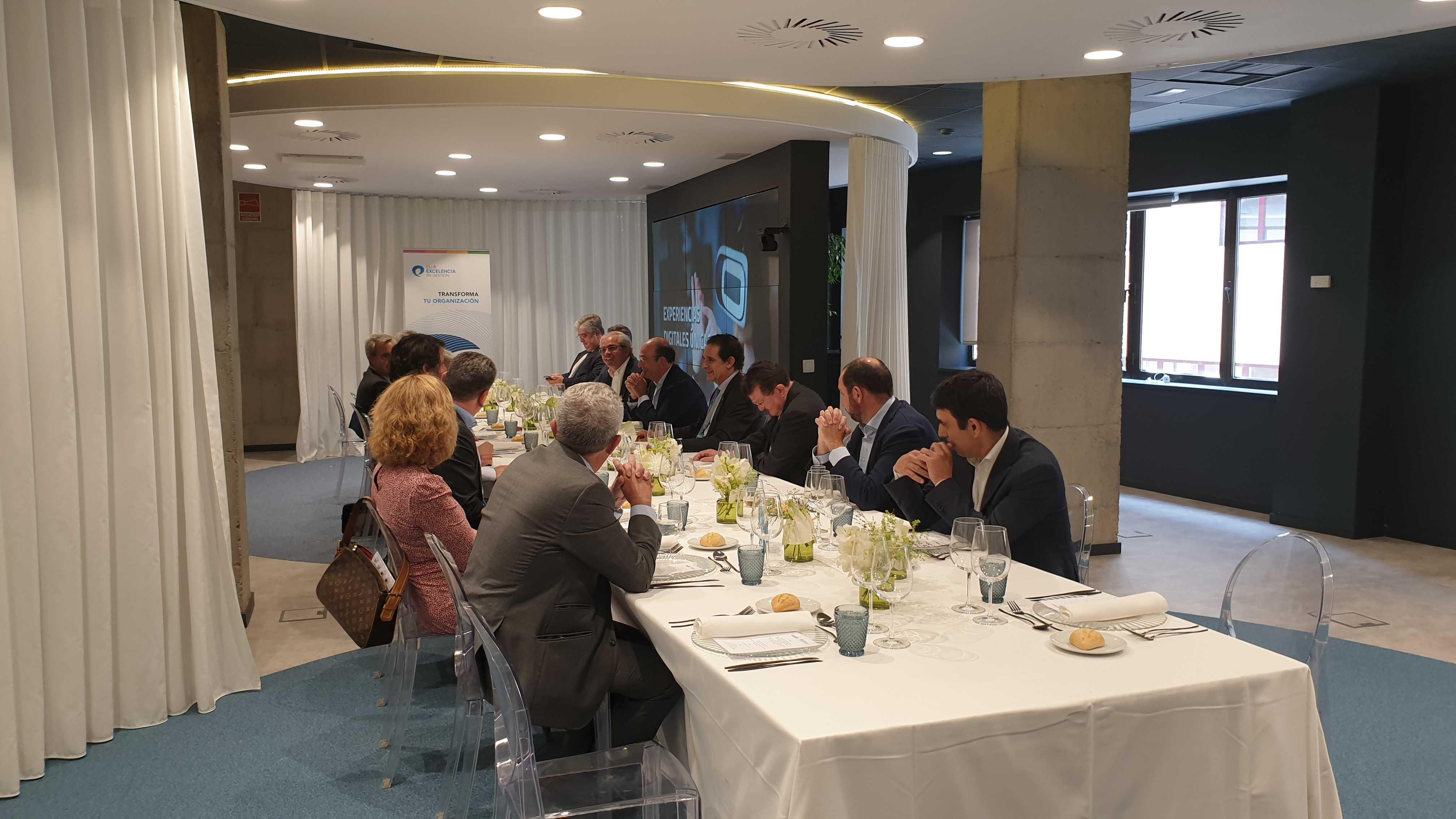 Almuerzo encuentro en la cumbre evolutio