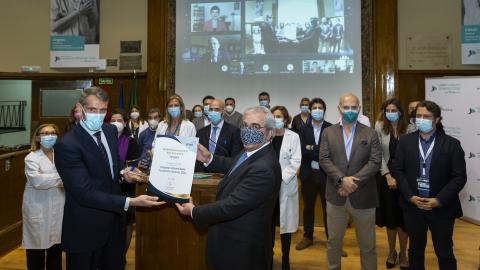 Juan Antonio Álvaro de la Parra, gerente de la FJD, recoge el EFQM Global Award